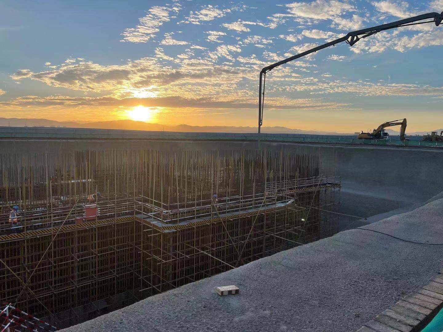 山西合成生物产业生态园热电联产项目汽车卸煤沟地下结构顺利浇筑完成