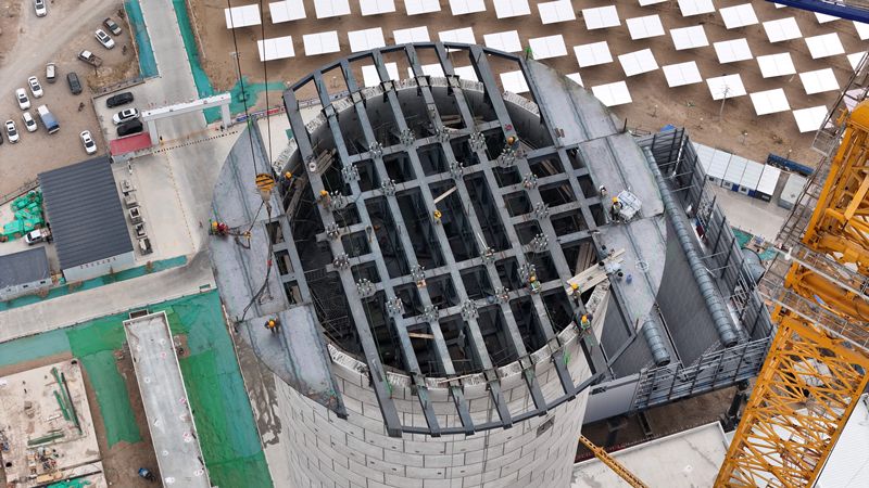 艰苦不惧风雨,缺氧不缺斗志——公司首个光热项目吸热塔钢结构顺利封顶